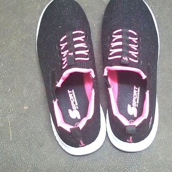 Kids Shoes - Picture 1 of 2